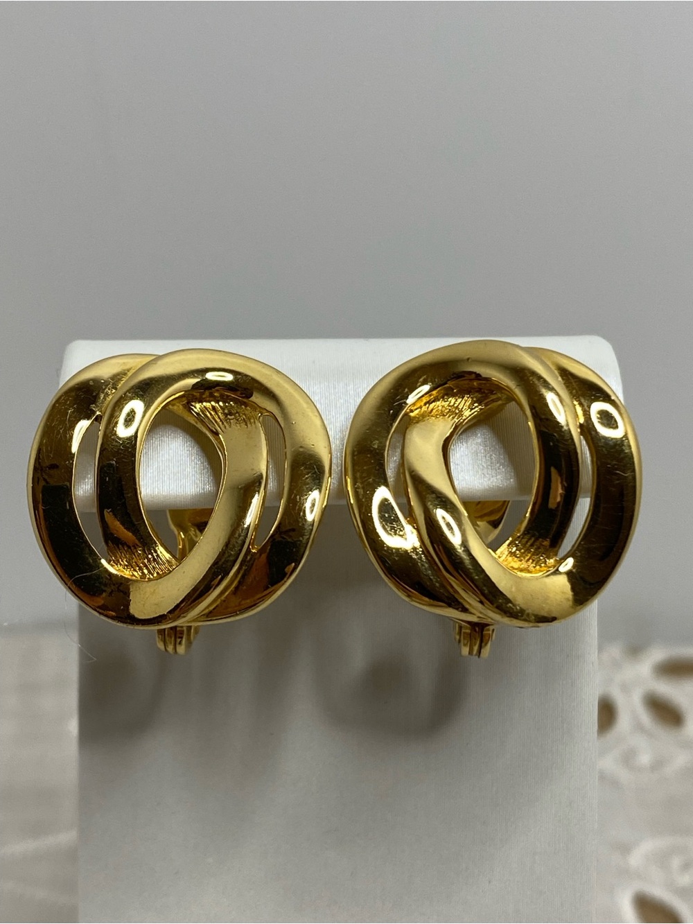 Vintage Monet Spiral Clip On Earrings Gold Tone 90’s